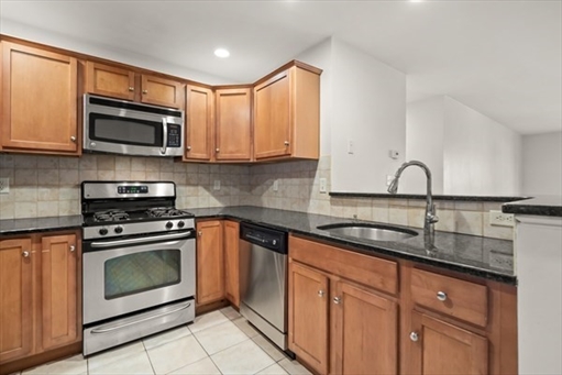 120 Wyllis Ave, Apt 103