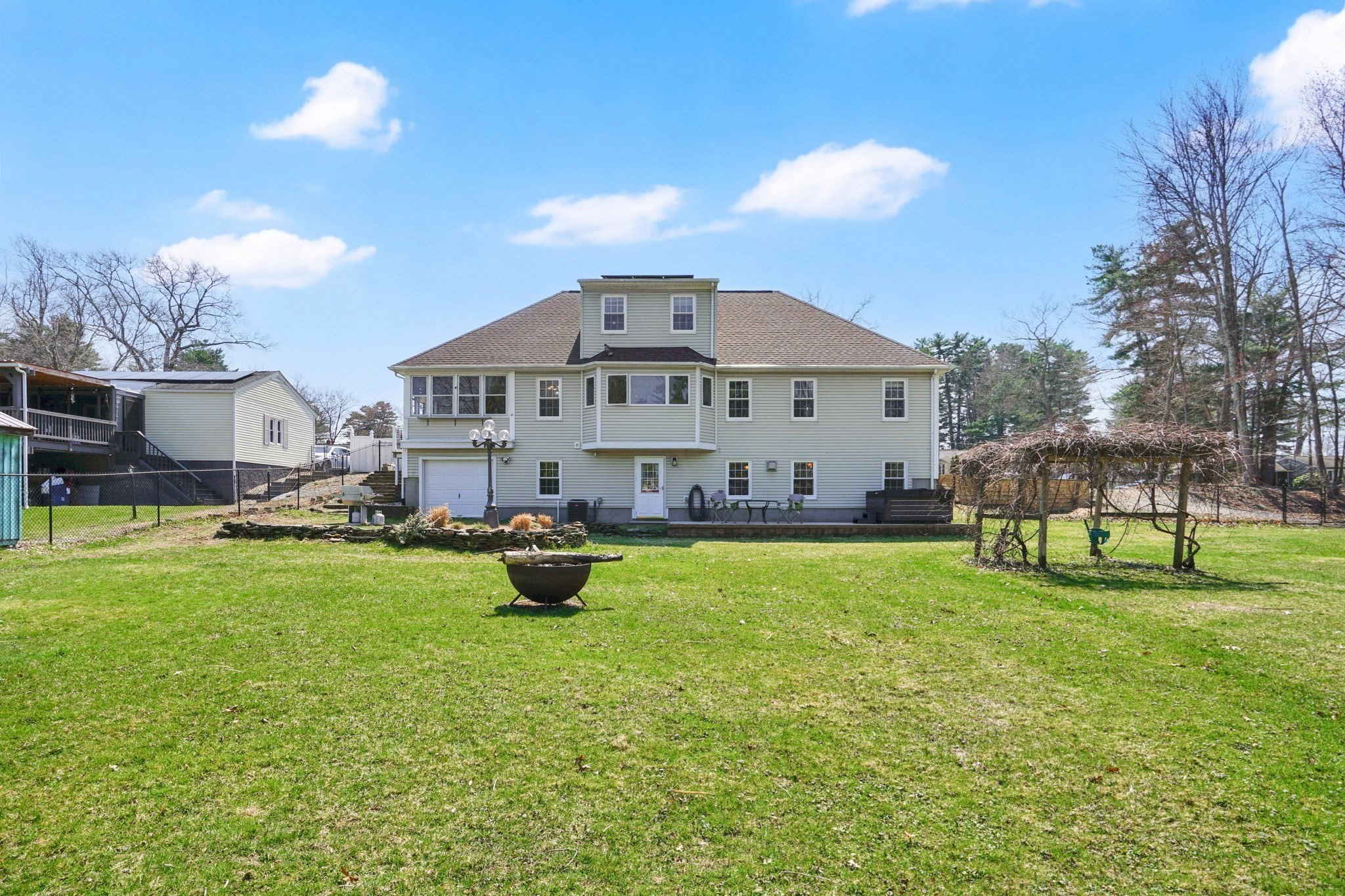 1542 S Branch Pkwy, Springfield, MA 01129