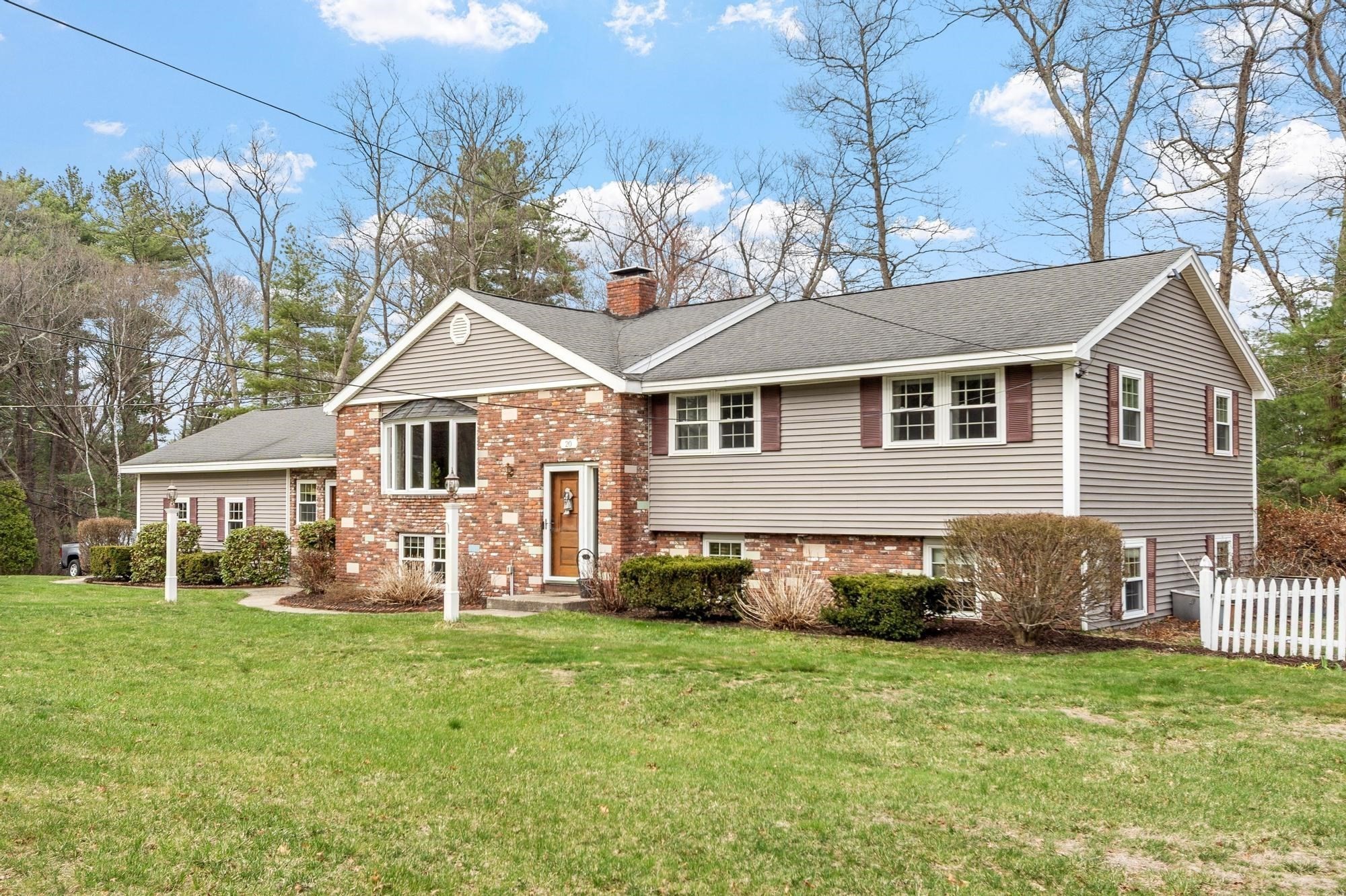 20 Lancaster Dr, Tewksbury, MA 01876