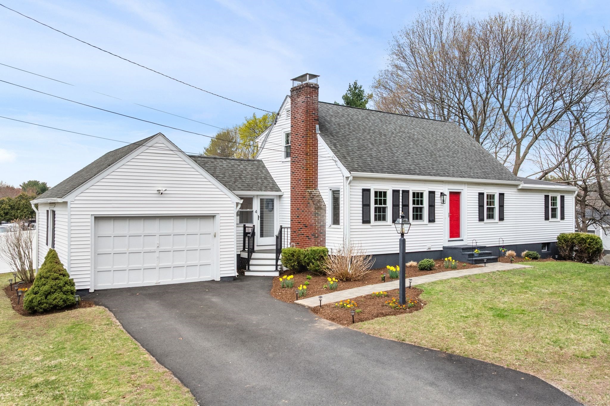 4 Bedford Ter, Woburn, MA 01801