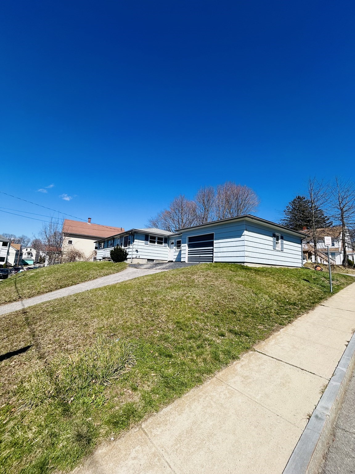 21 Spring St, Webster, MA 01570