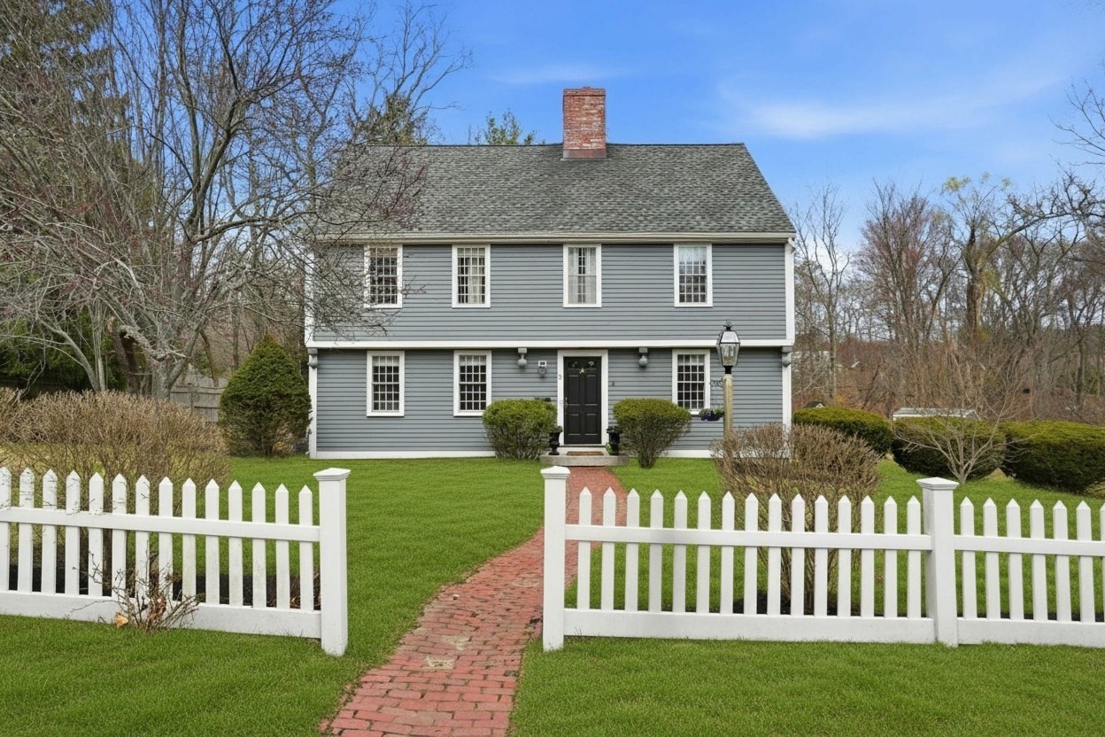 2 Queen Anne Ln, Hingham, MA 02043