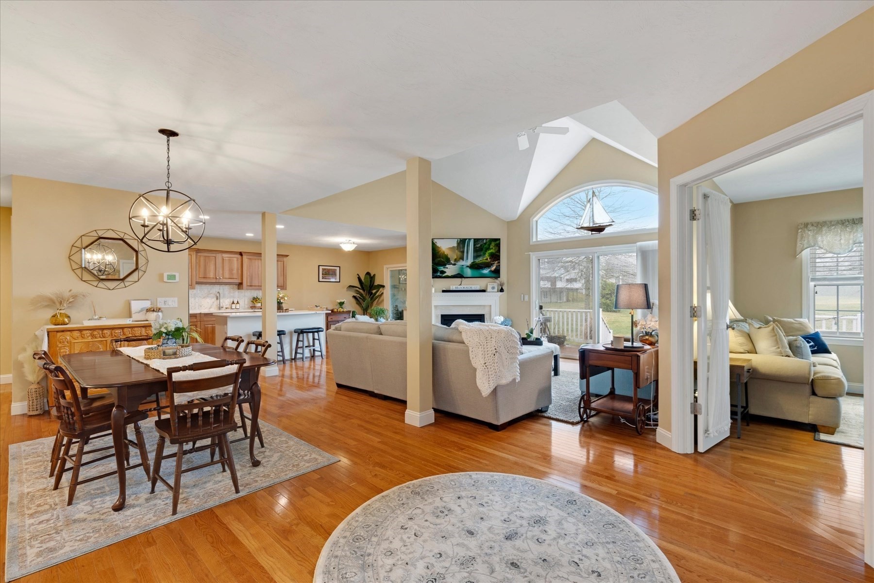 6 Amberwood Ct Unit 216, Bourne, MA 02532