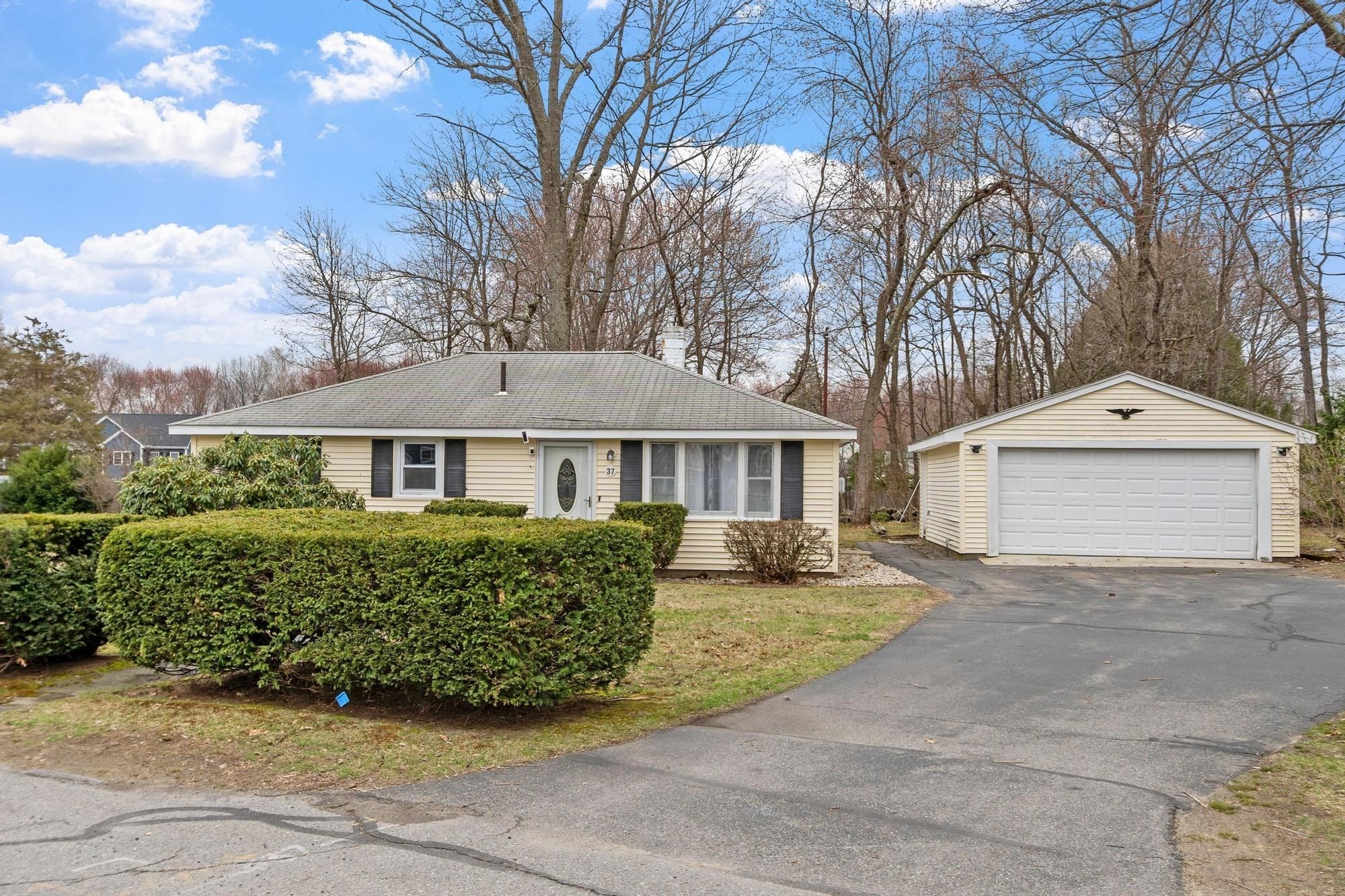 37 Lindsay Rd, Billerica, MA 01821