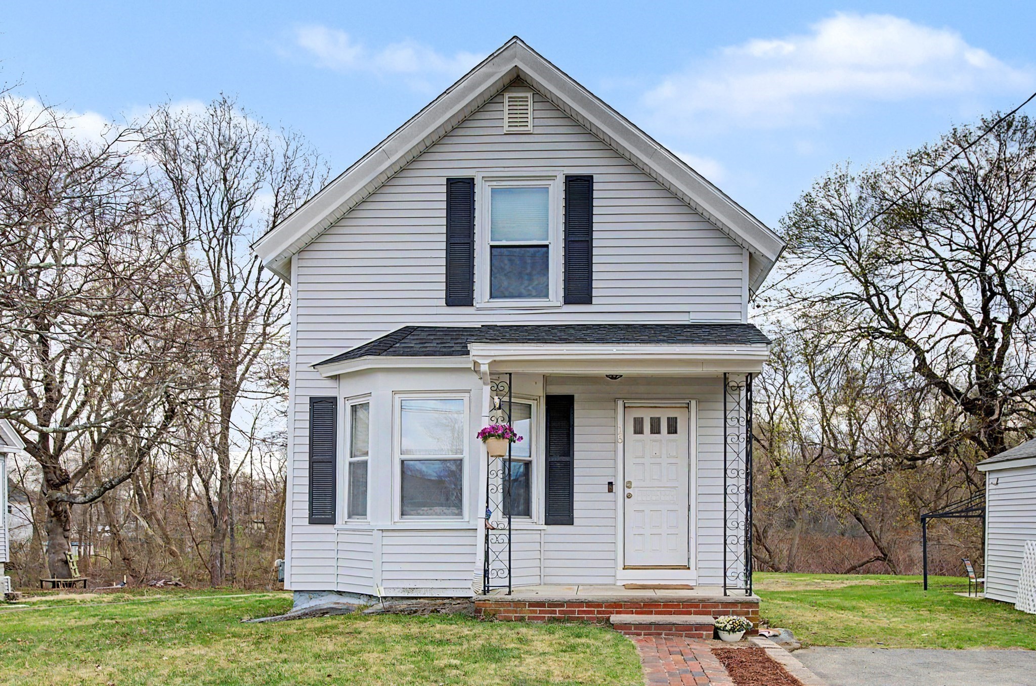 16 Marjorie St, Methuen, MA 01844