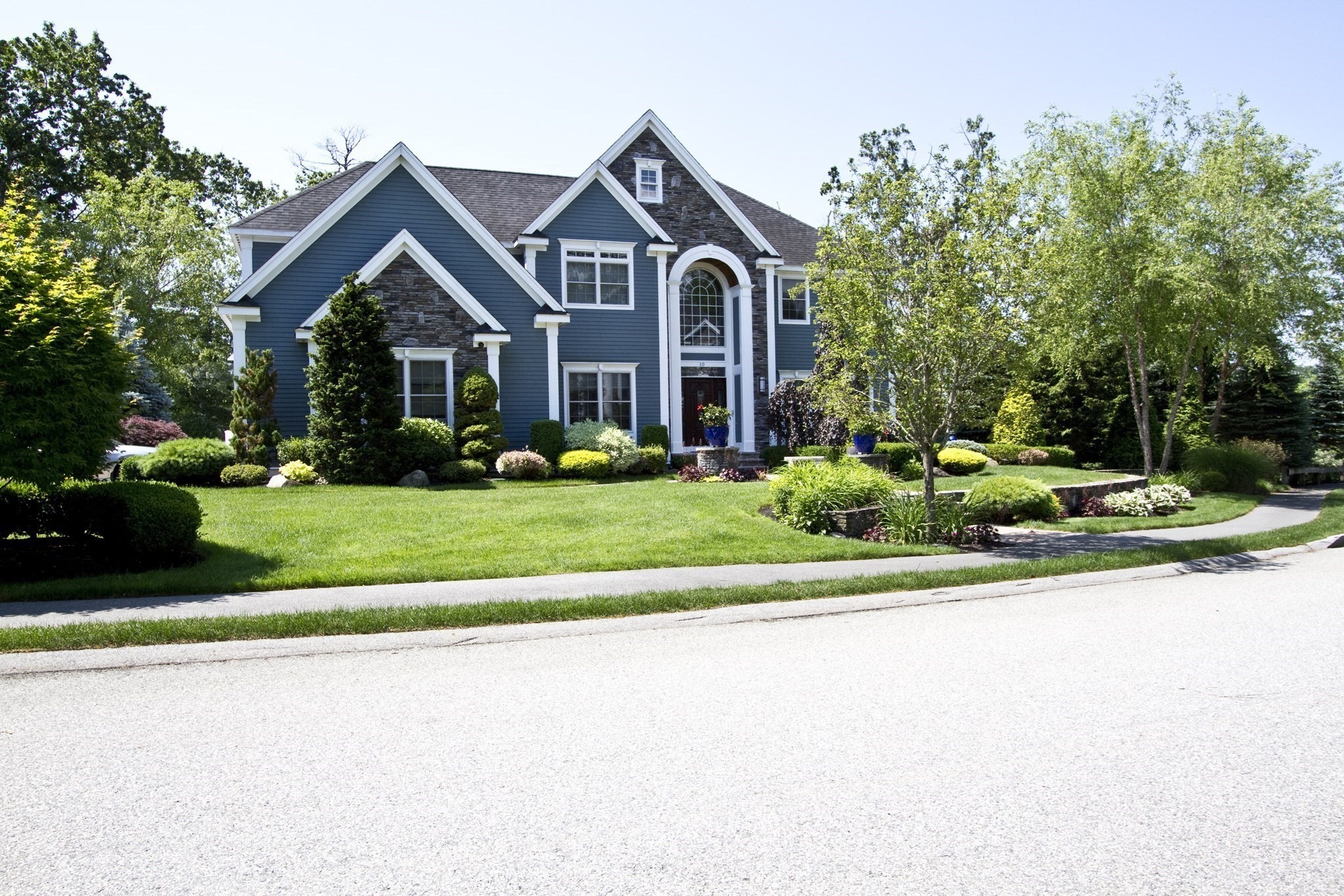 10 Woodbury Ln, Middleton, MA 01949