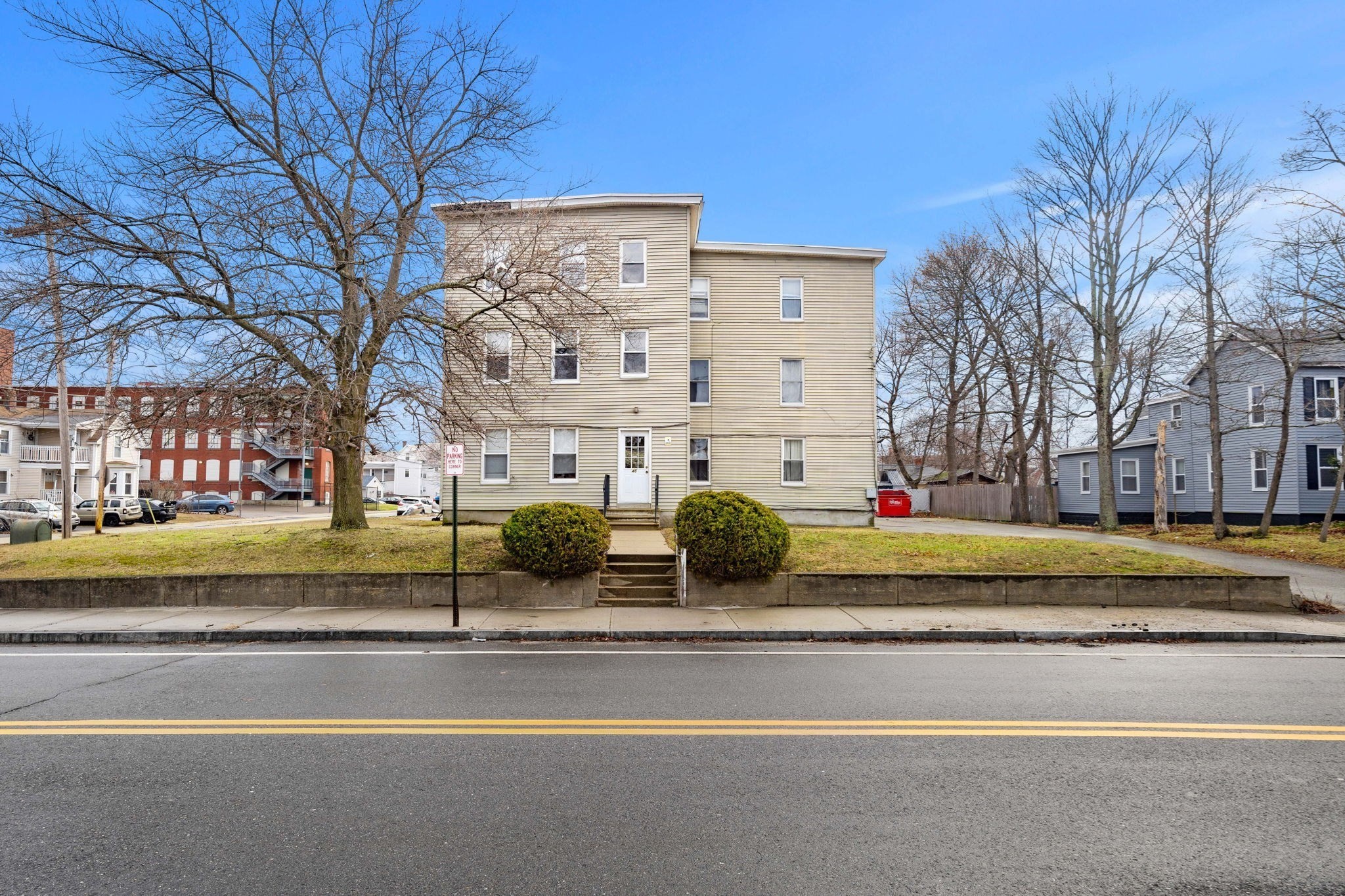 45 Laurel St, Leominster, MA 01453