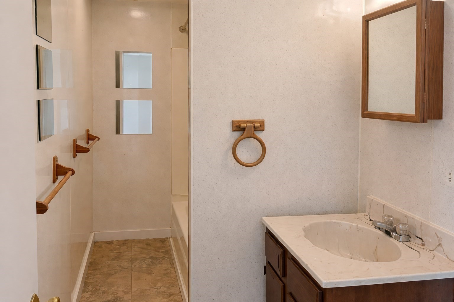 45 Laurel St, Leominster, MA 01453 - Image 11