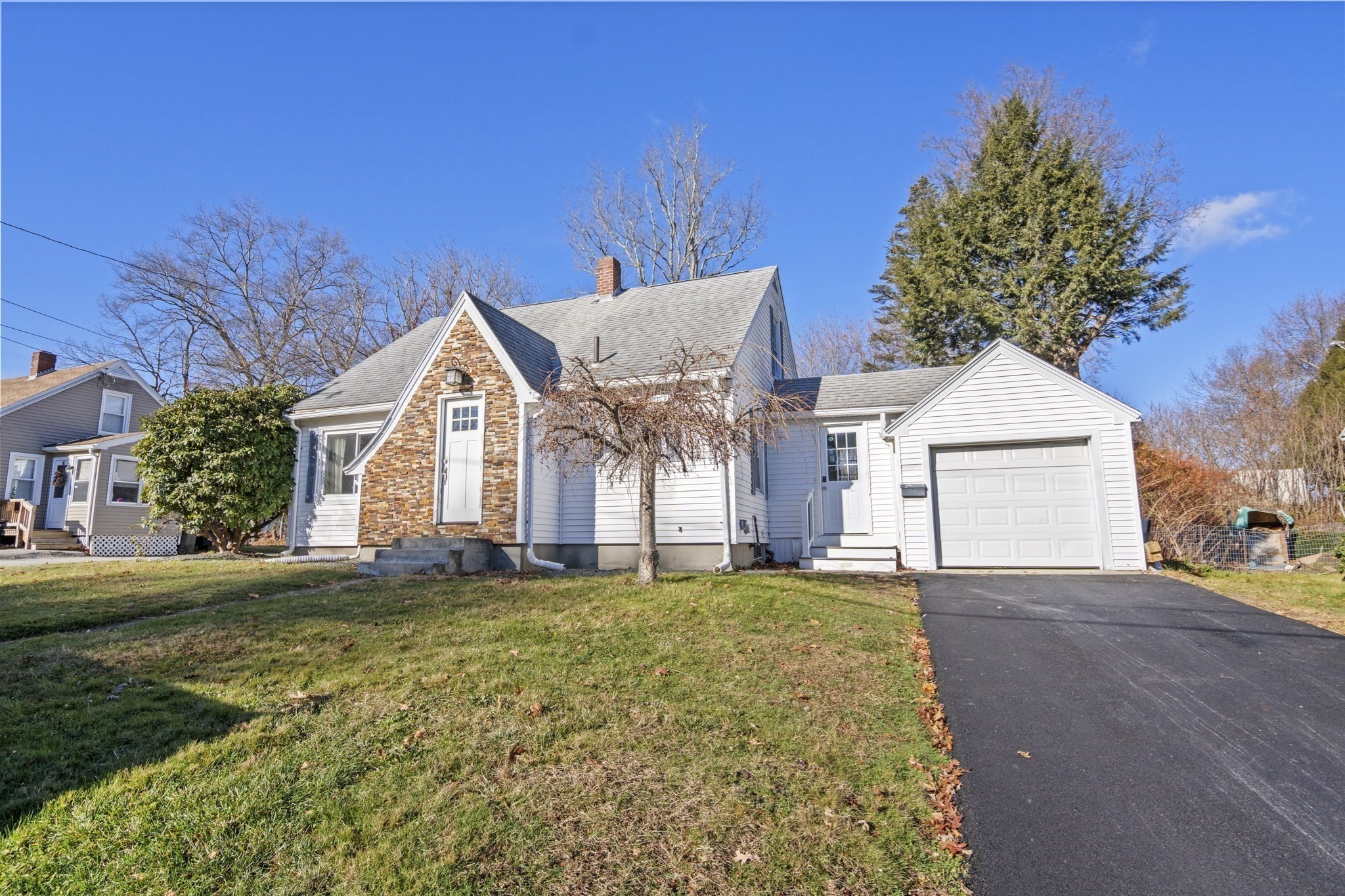 7 Lakeside Drive, Dudley, MA 01571