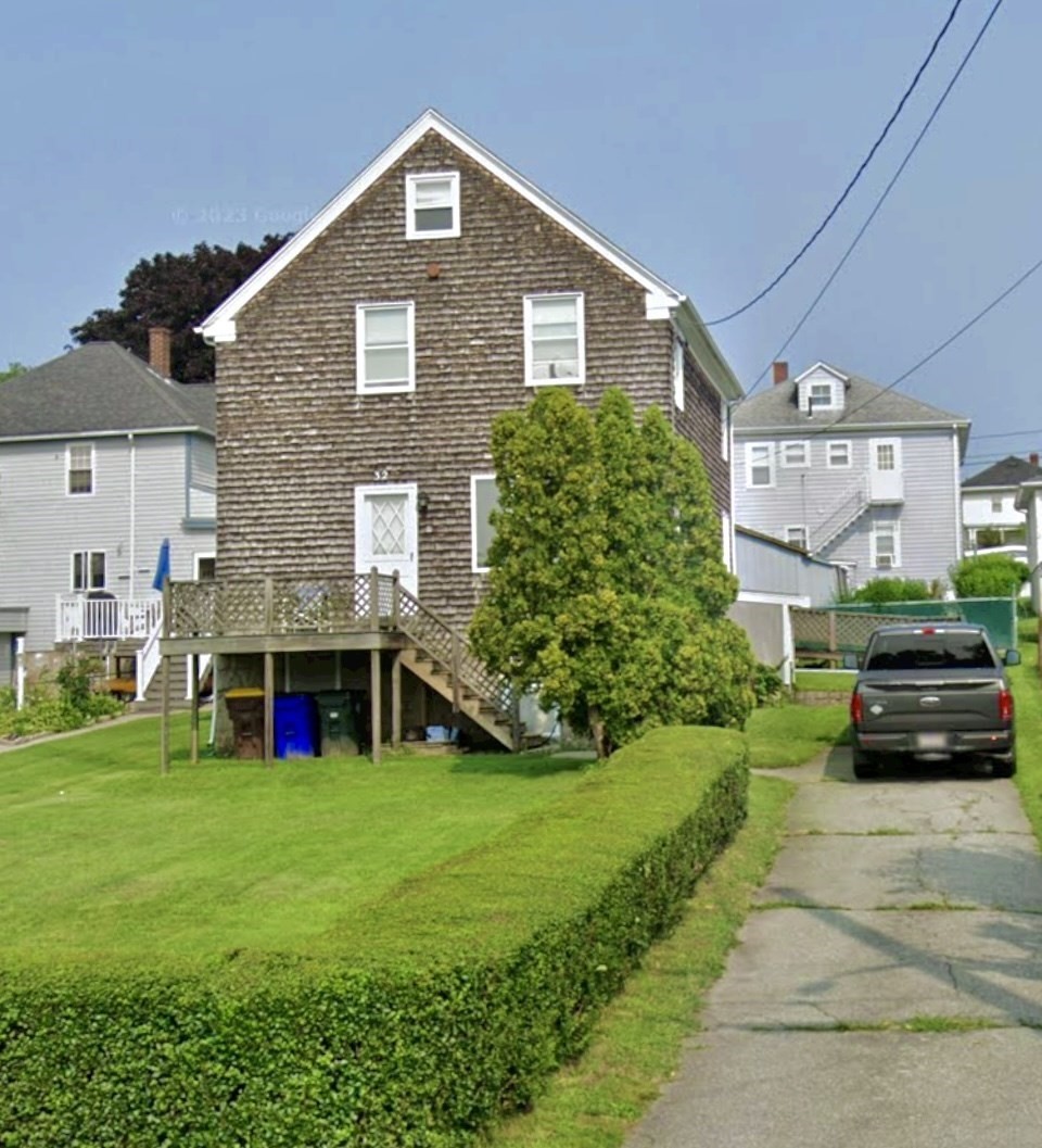 32 Woodstock St, Fall River, MA 02724