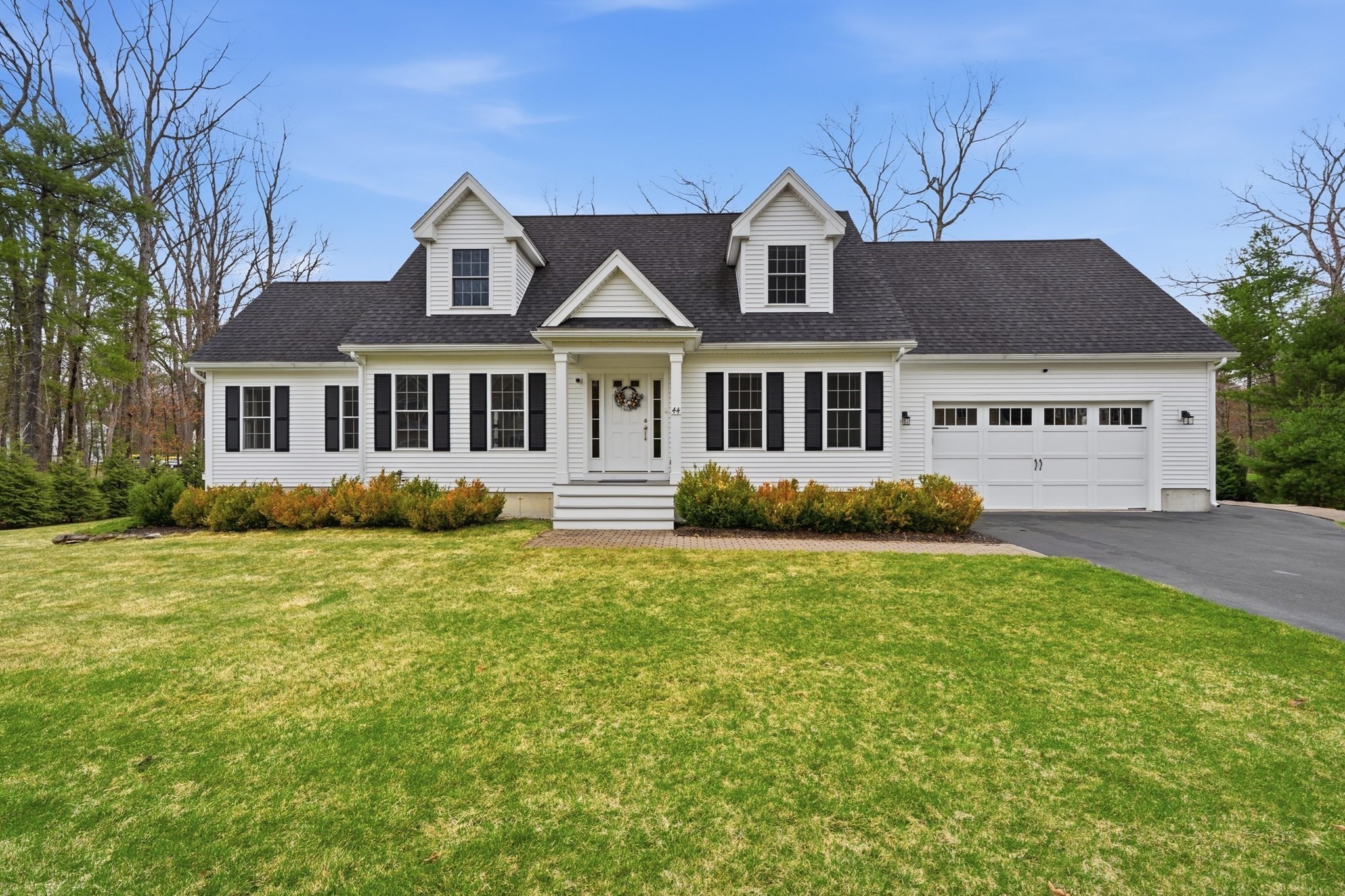 44 Bacon St, Pepperell, MA 01463