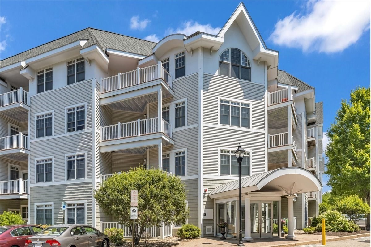 614 Pond St Unit 1303, Braintree, MA 02184