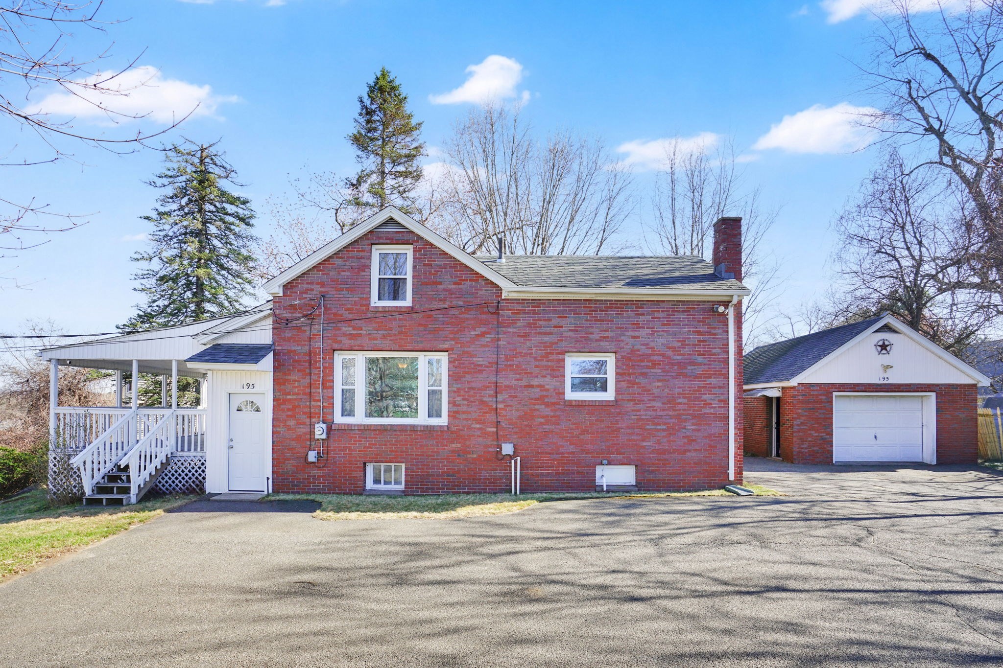 195 Grattan St, Chicopee, MA 01020