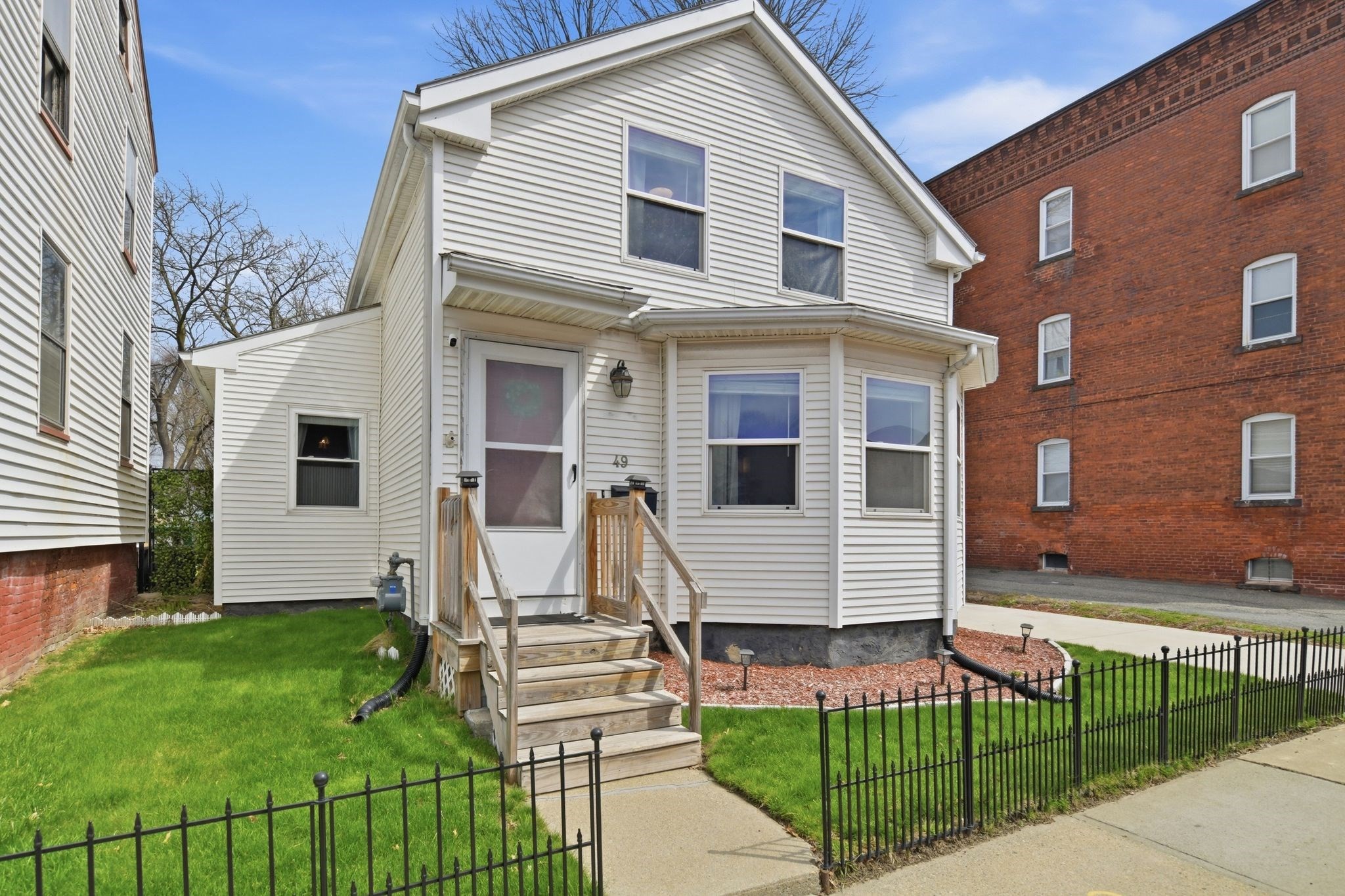 49 West St, Chicopee, MA 01013