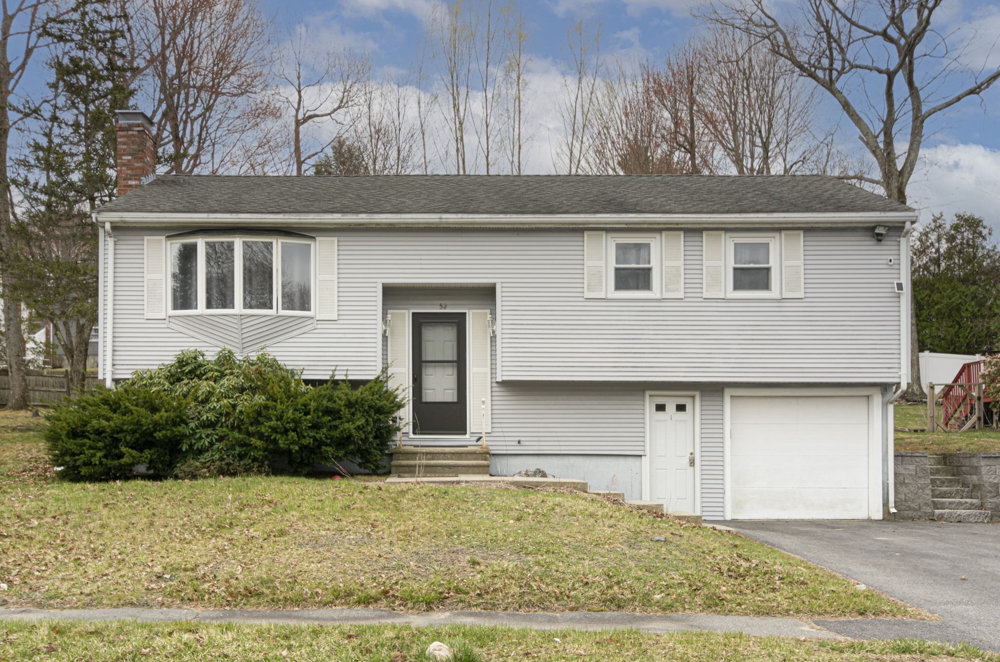 52 Venus Dr, Worcester, MA 01605