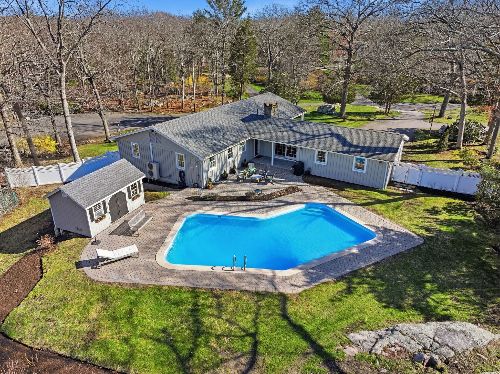 10 Boulder Glen Rd, Hingham, MA 02043