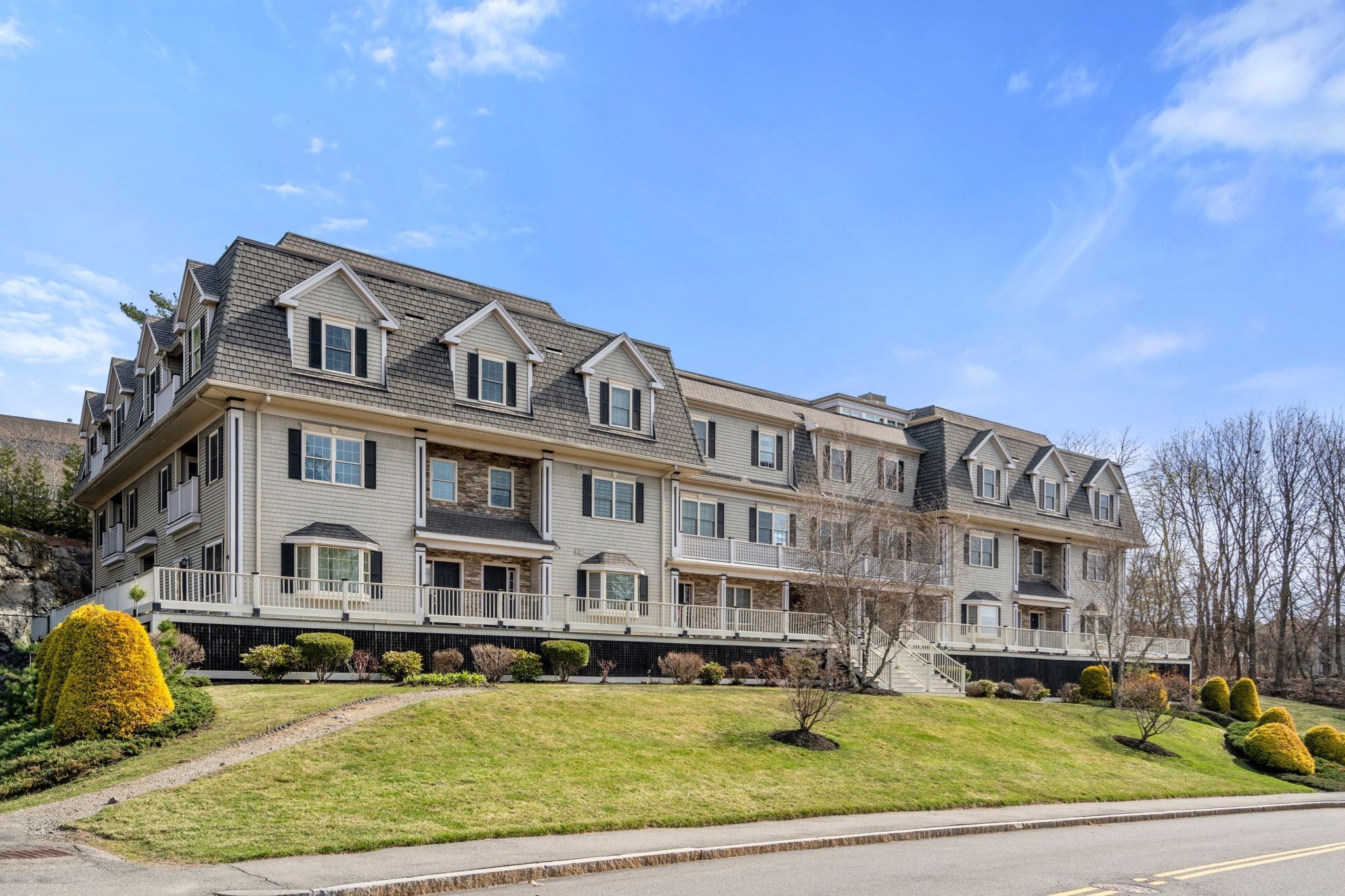 255 Winter St Unit 403, Waltham, MA 02451