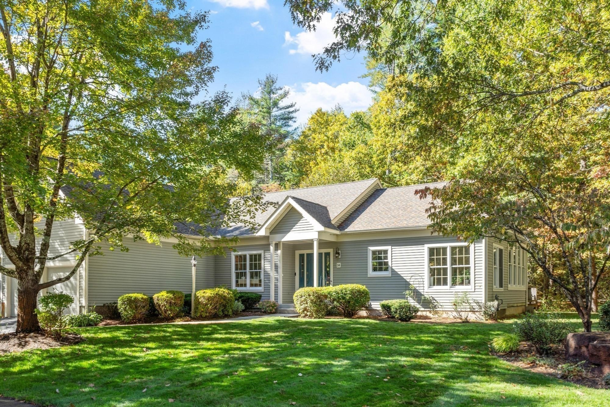 14 Stonegate Ln Unit 14, Bedford, MA 01730