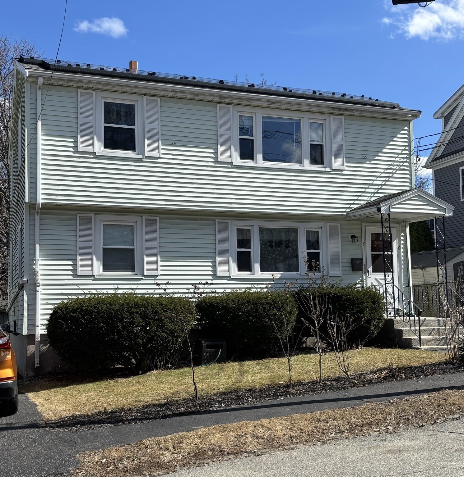 8 Acorn St, Waltham, MA 02453