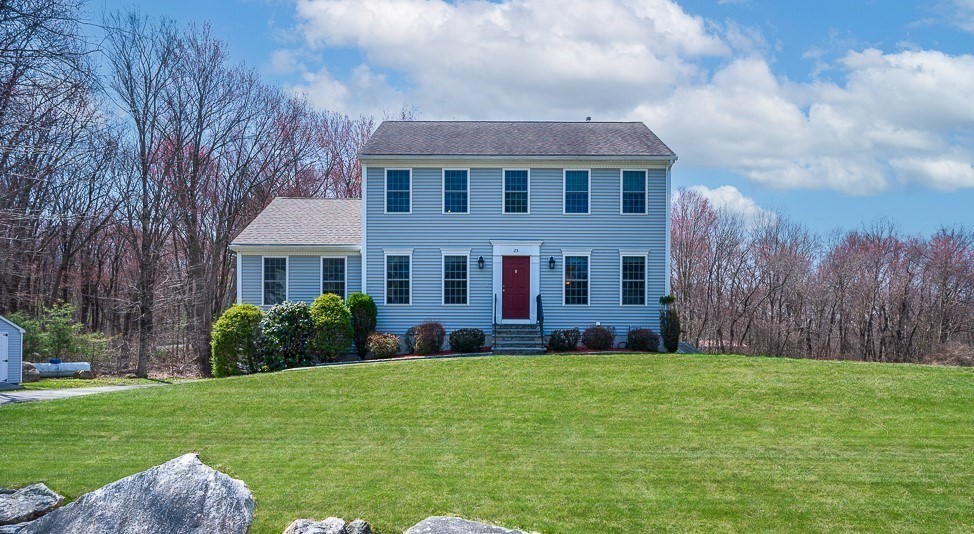 25 East St, Uxbridge, MA 01569