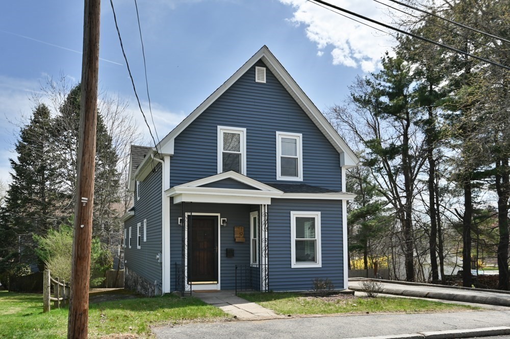 19 Juniper St, Lowell, MA 01852