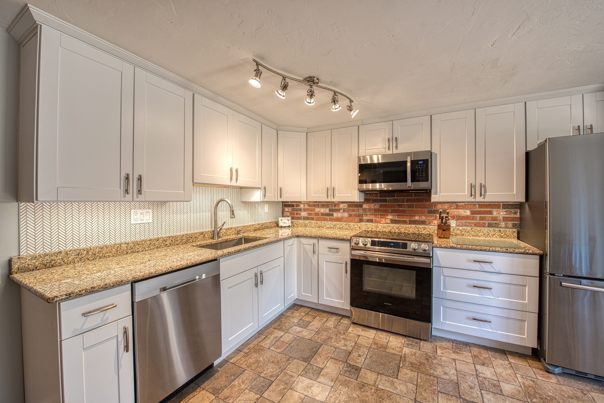 169 Norton Ave Unit 4, Easton, MA 02375