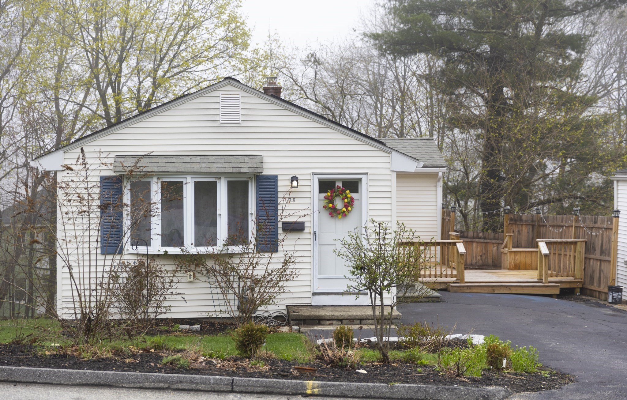 28 Gordon St, Worcester, MA 01604