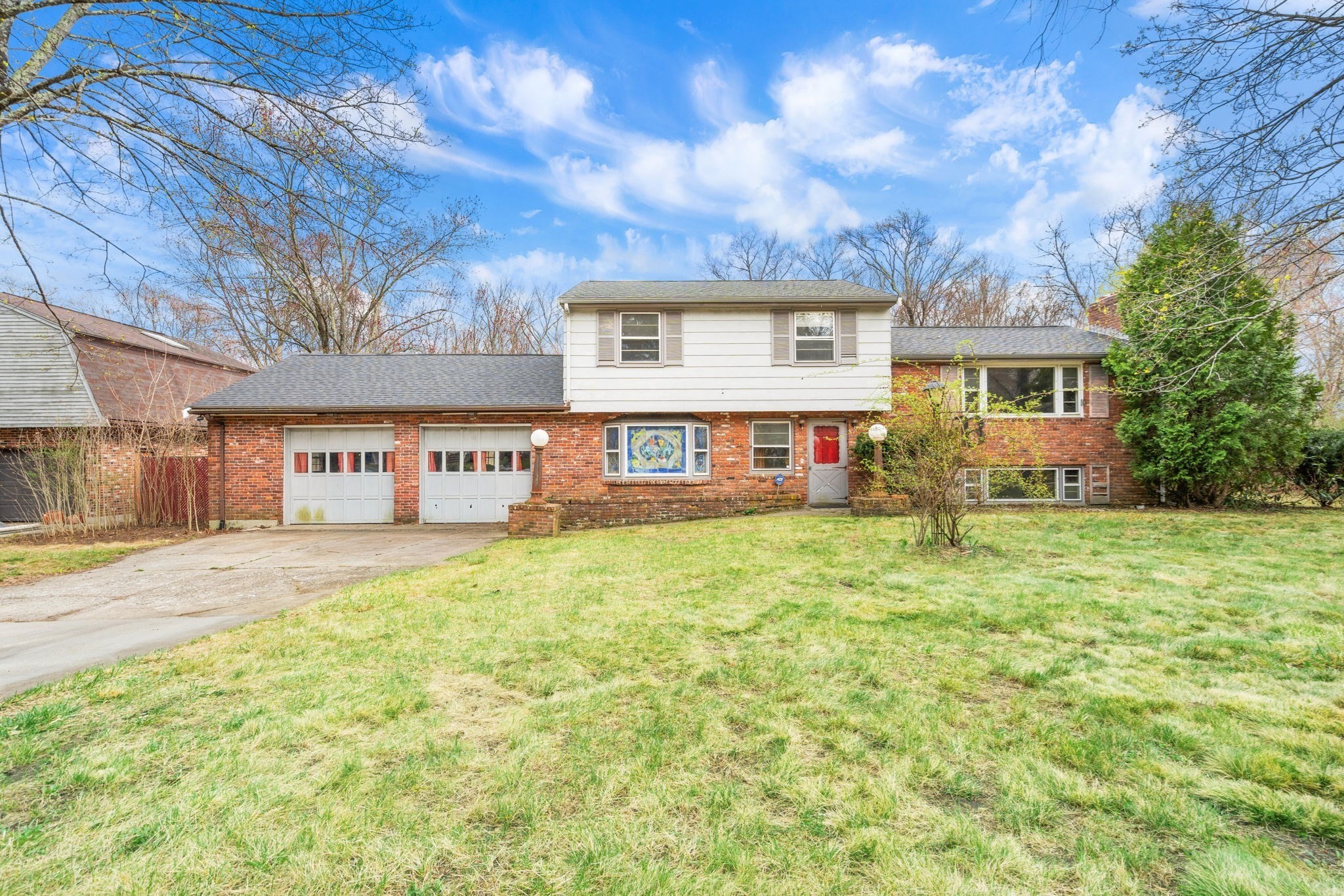 371 Village St, Medway, MA 02053