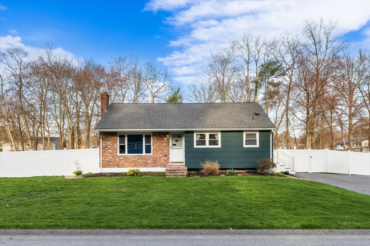 44 Vinedale Rd, Brockton, MA 02301