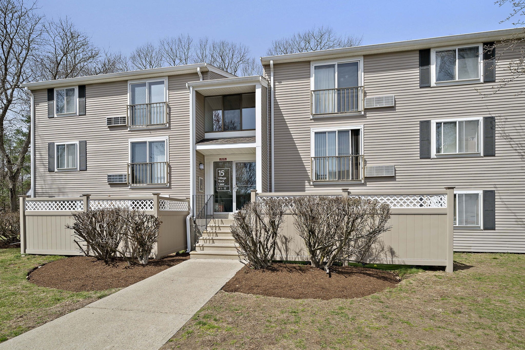 15 Village Rock Ln Unit 2, Natick, MA 01760