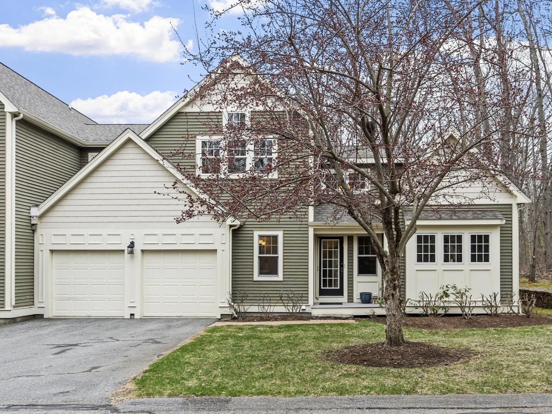 8 McNeil Cir Unit 8, Hopkinton, MA 01748