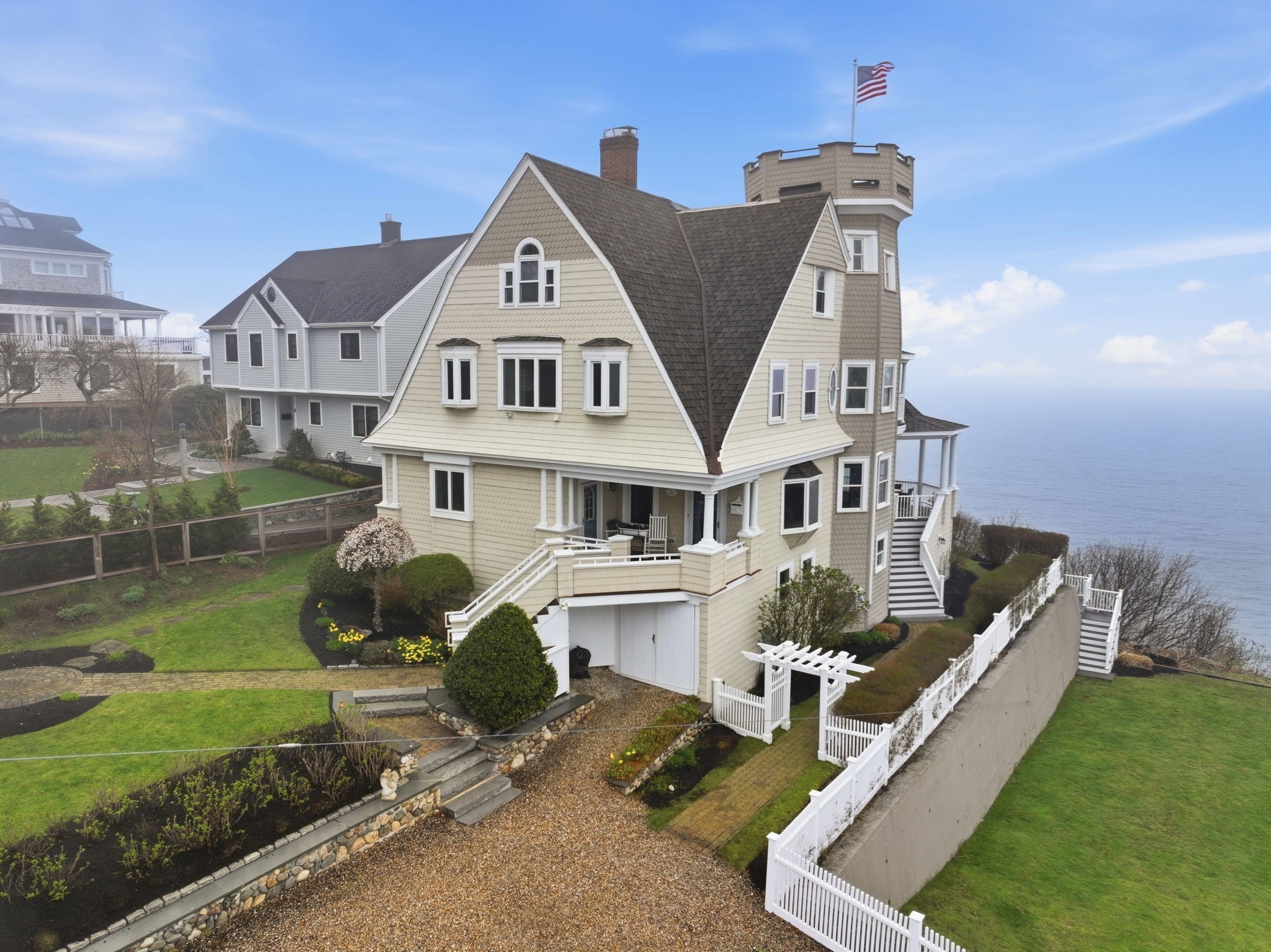 2 Bluff Rd, Hull, MA 02045