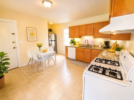 14 Stickney Ave, Apt 2