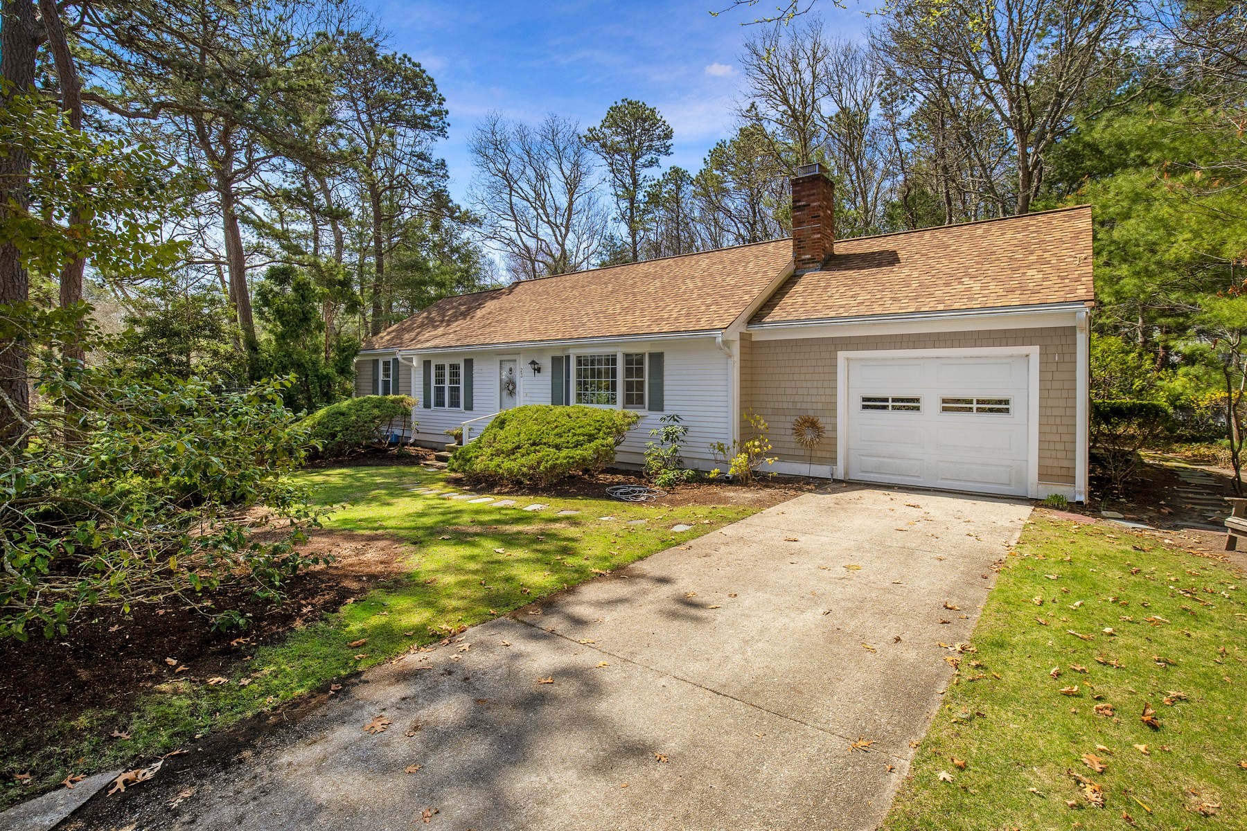 23 Penny Royal Ln, Falmouth, MA 02536