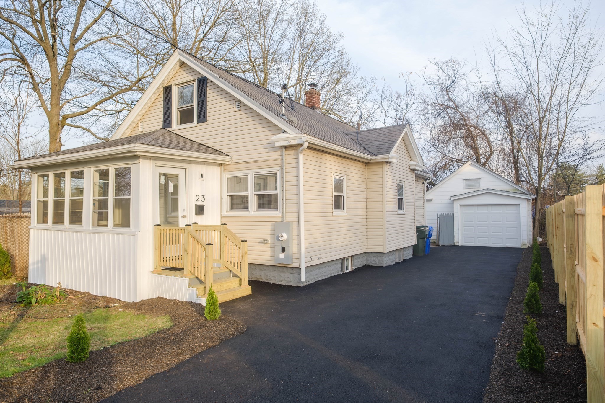 23 Eldert St, Springfield, MA 01109
