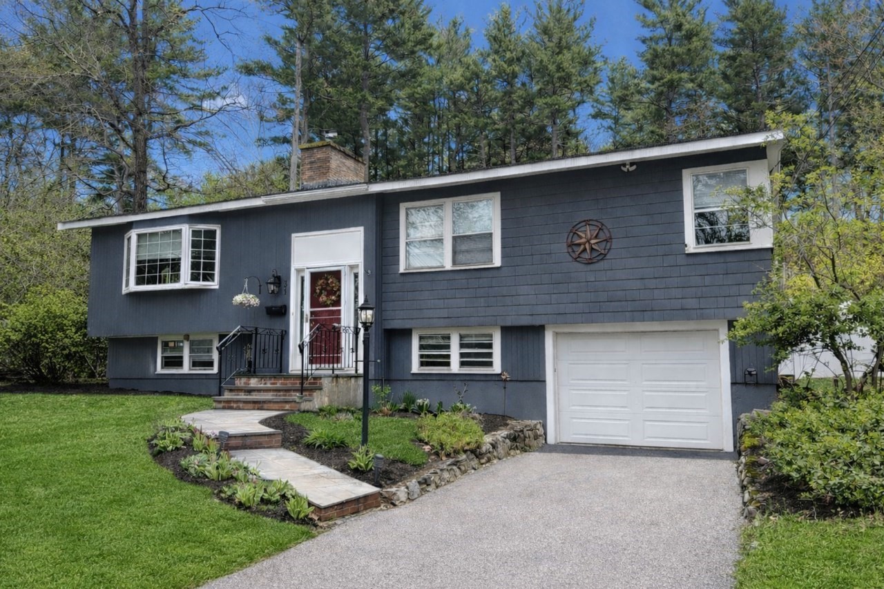 31 Lancaster Drive, Framingham, MA 01701