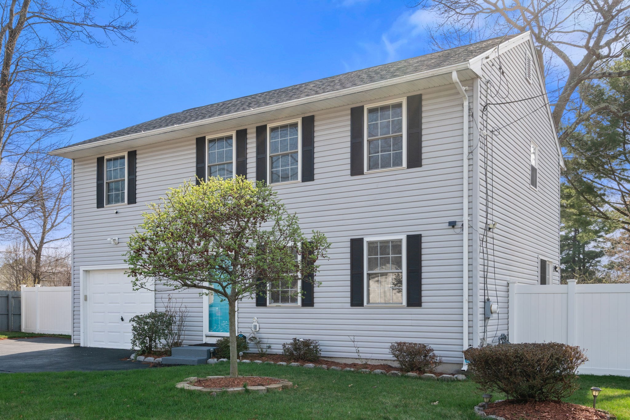 64 Wilmington St, Springfield, MA 01119