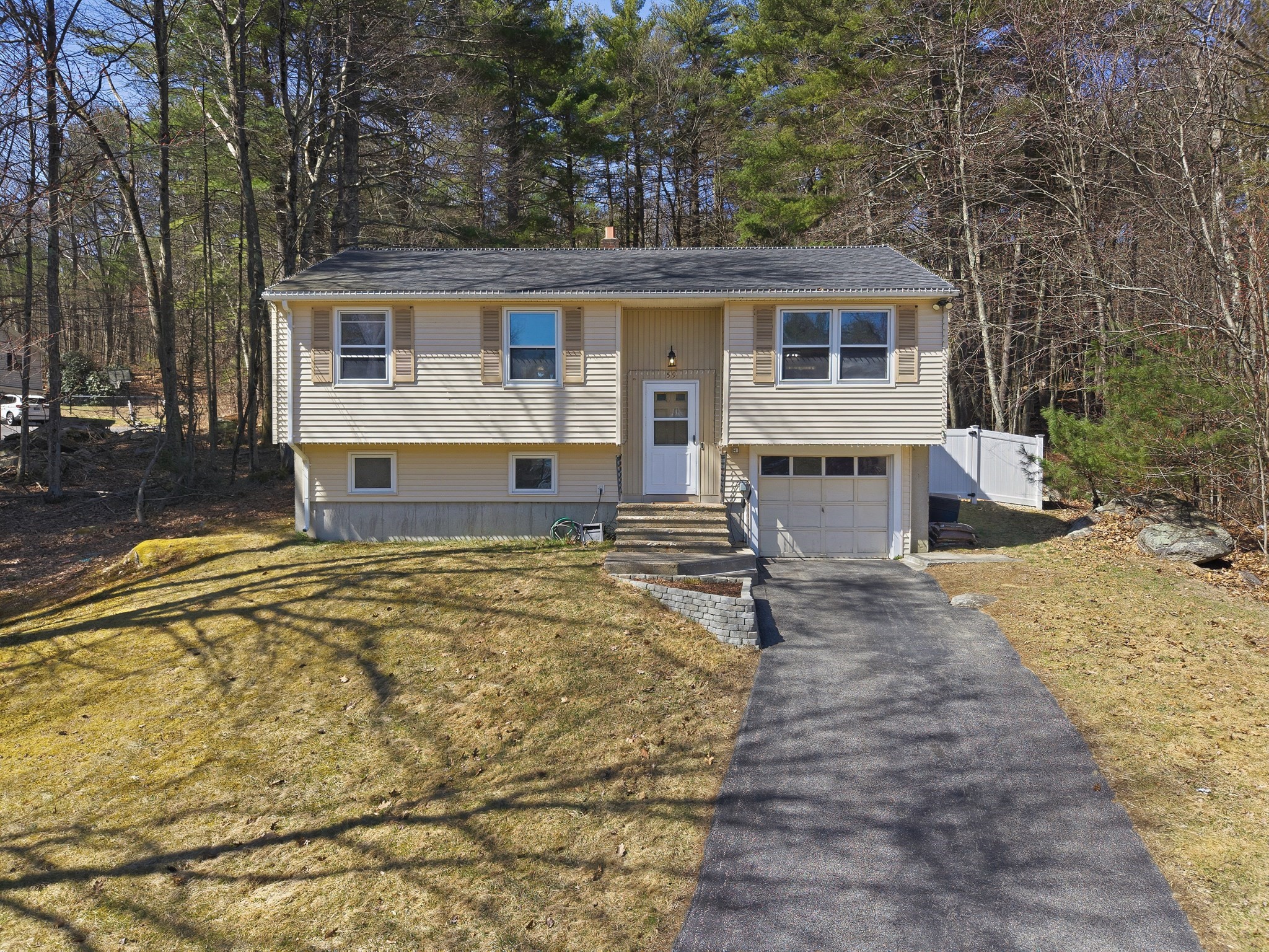 59 Larned Rd, Oxford, MA 01540