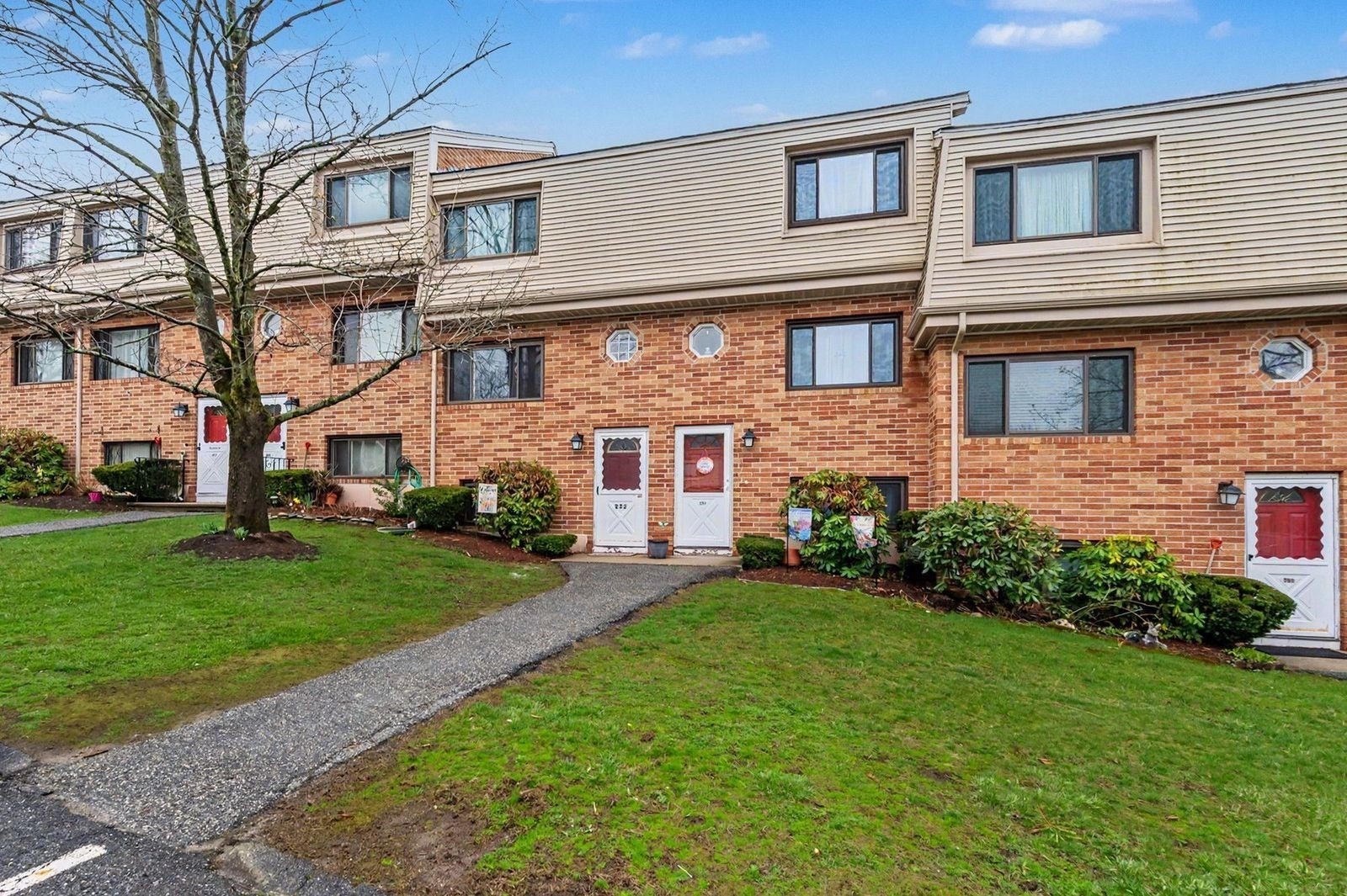252 Farrwood Dr Unit 252, Haverhill, MA 01835