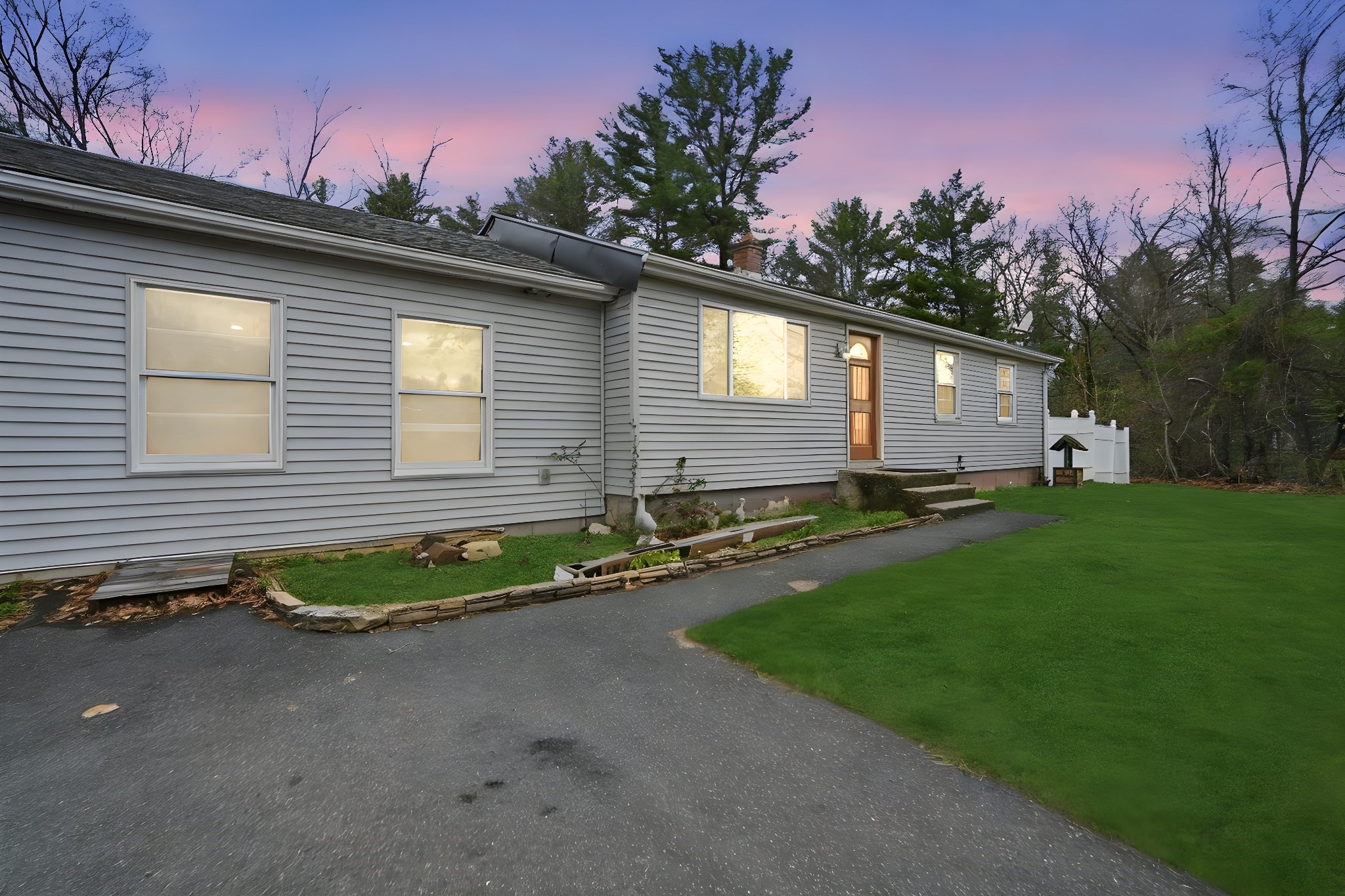 71 Sun Valley Rd, Holyoke, MA 01040