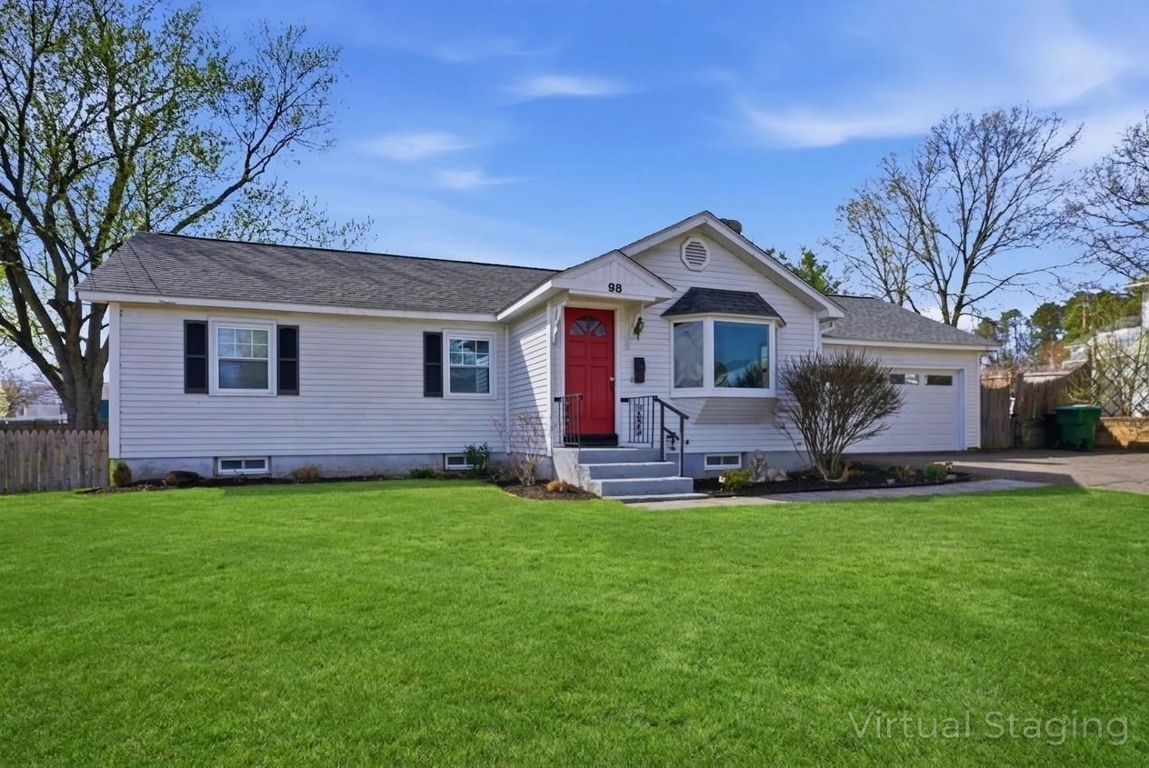 98 Greenpoint Cir, Chicopee, MA 01020