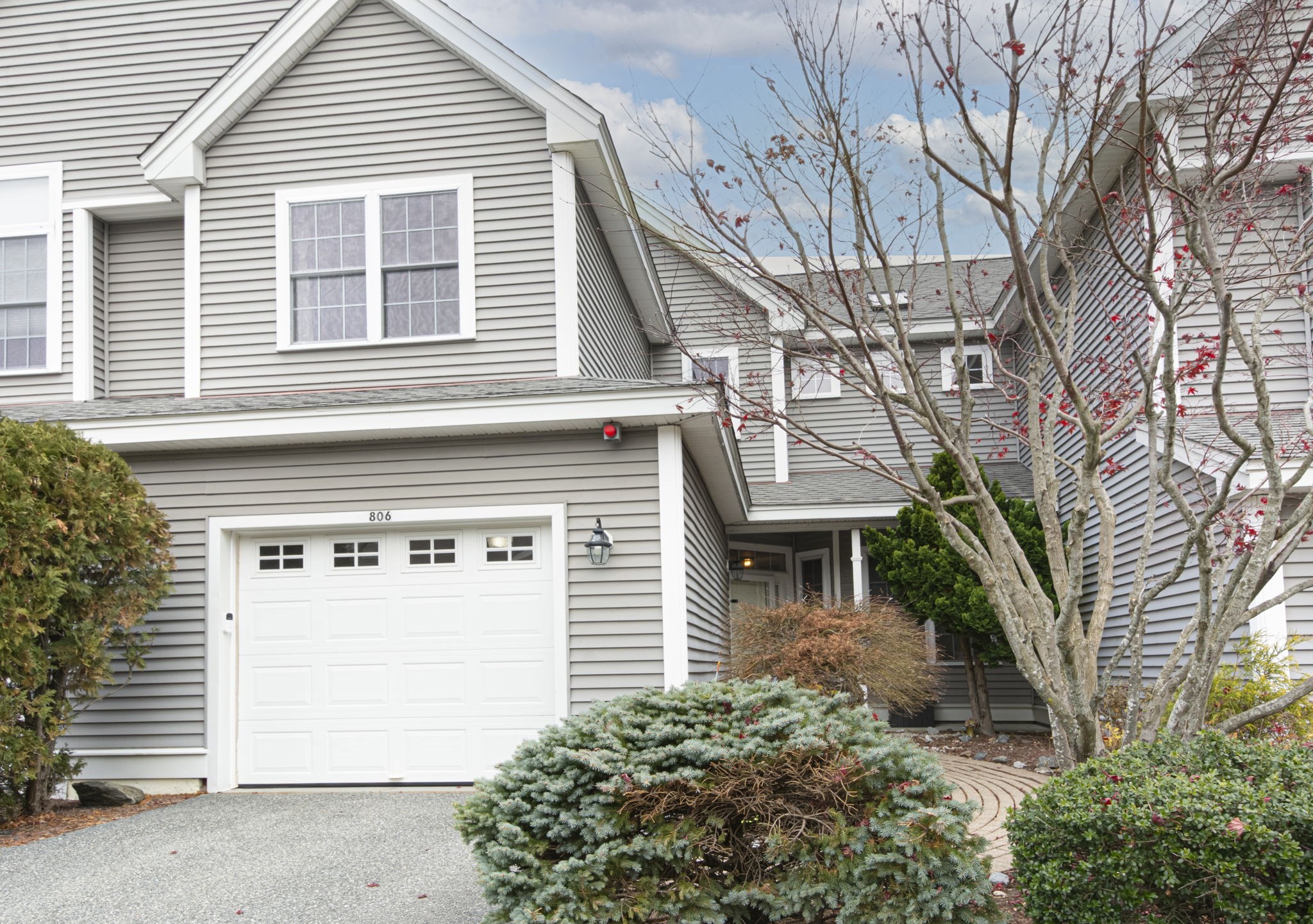 806 Ledgewood Way Unit 806, Clinton, MA 01510