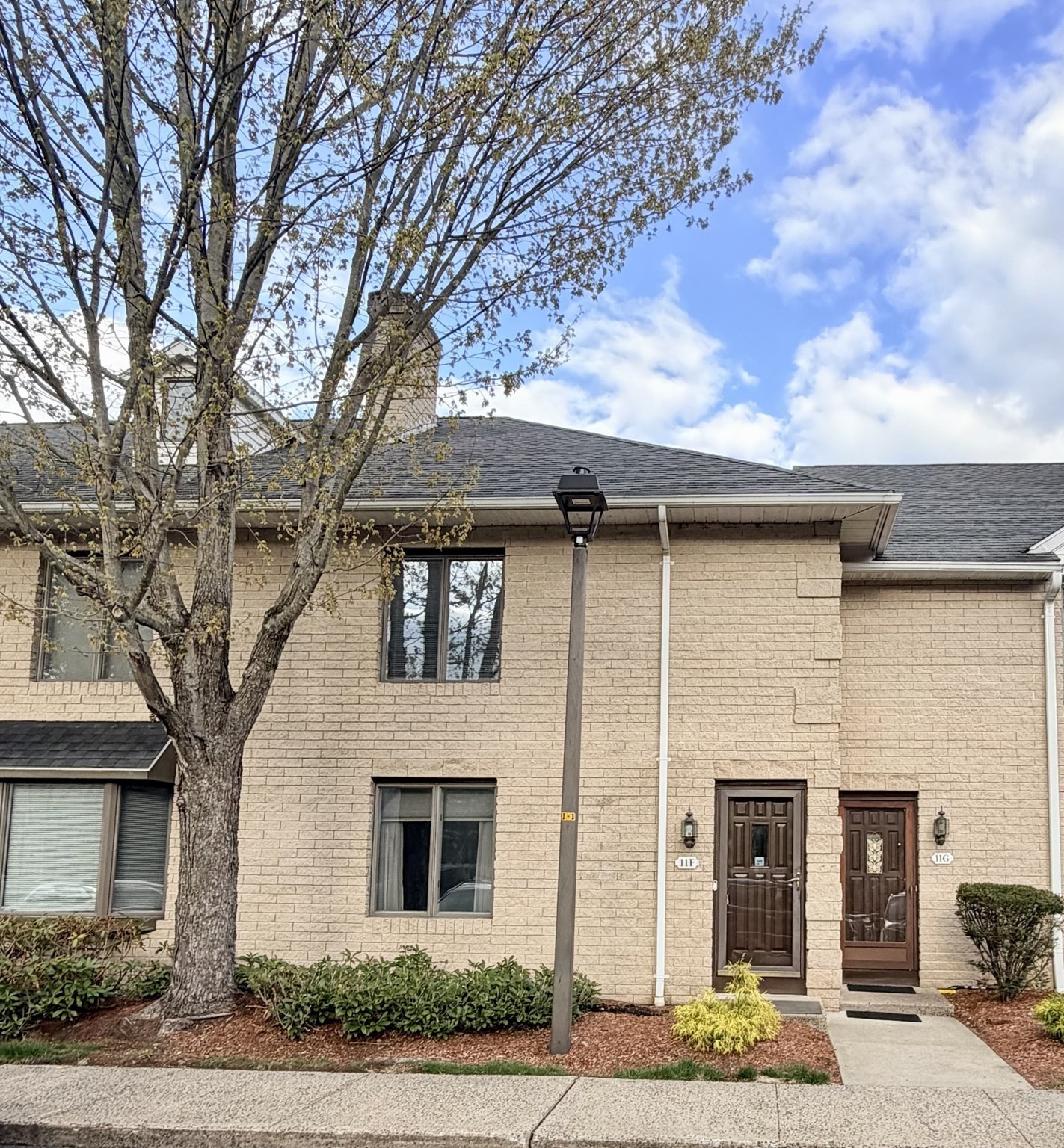 11 Mansion Woods Drive Unit F, Agawam, MA 01001