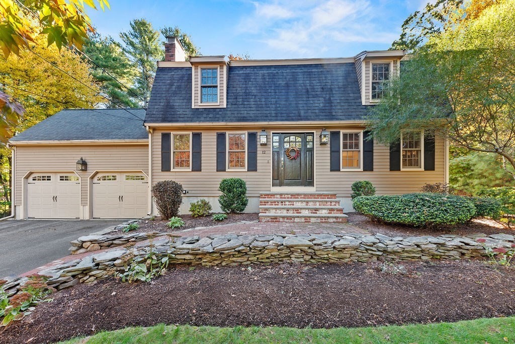 12 Essex St, Mansfield, MA 02048