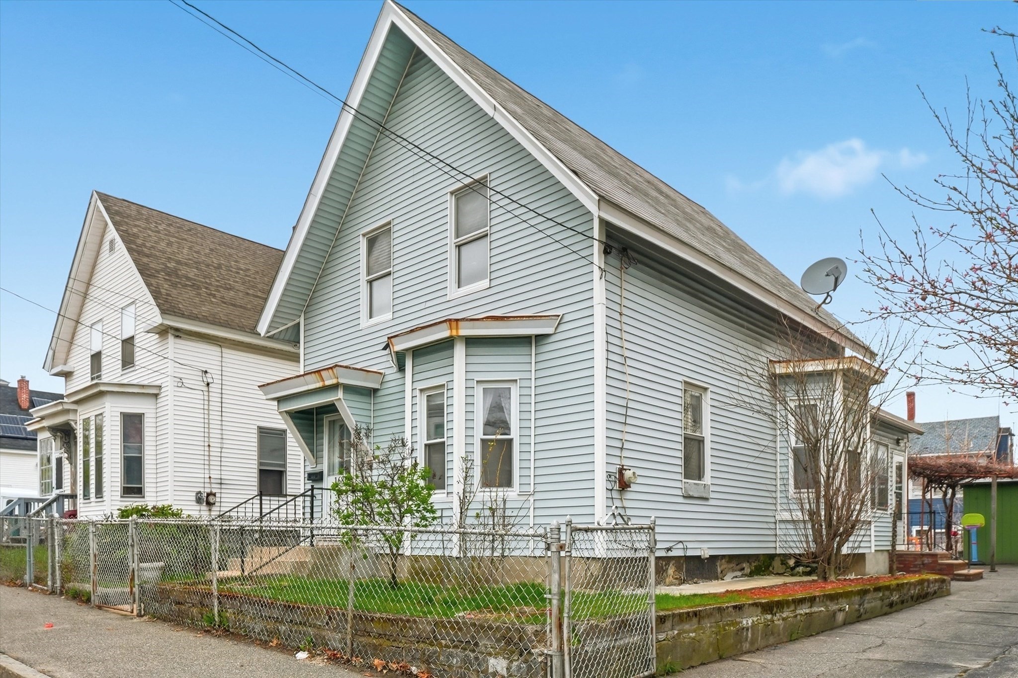 168 School St, Lowell, MA 01854