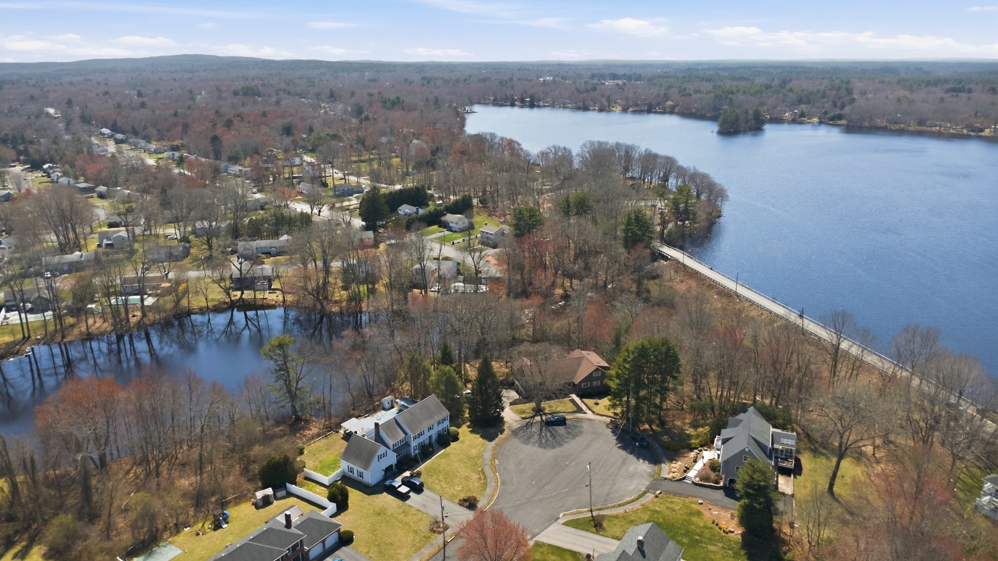 28 Lancelot Ct, Norwood, MA 02062