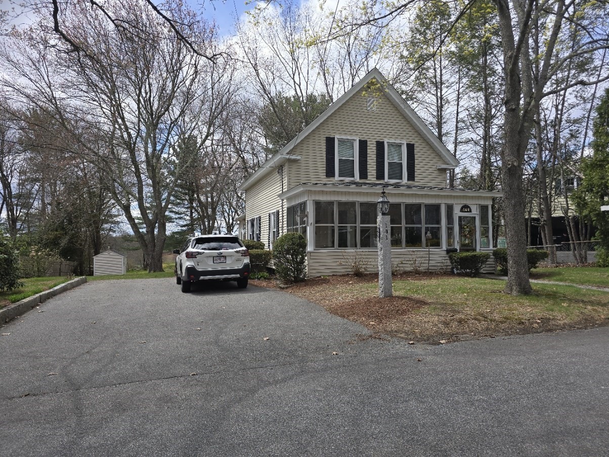 141 Westview Rd, Lowell, MA 01851