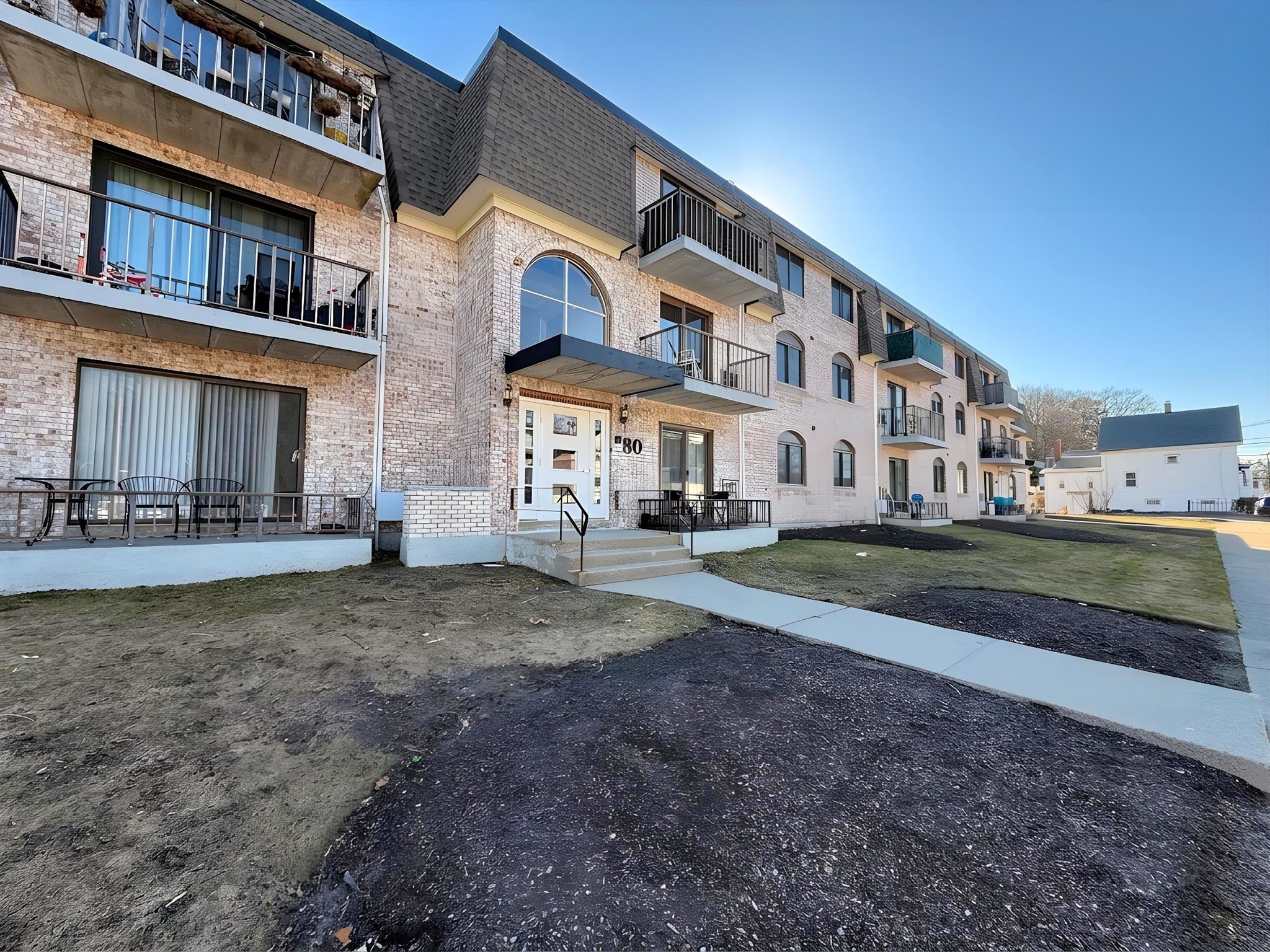 80 High St Unit 101, Dedham, MA 02026