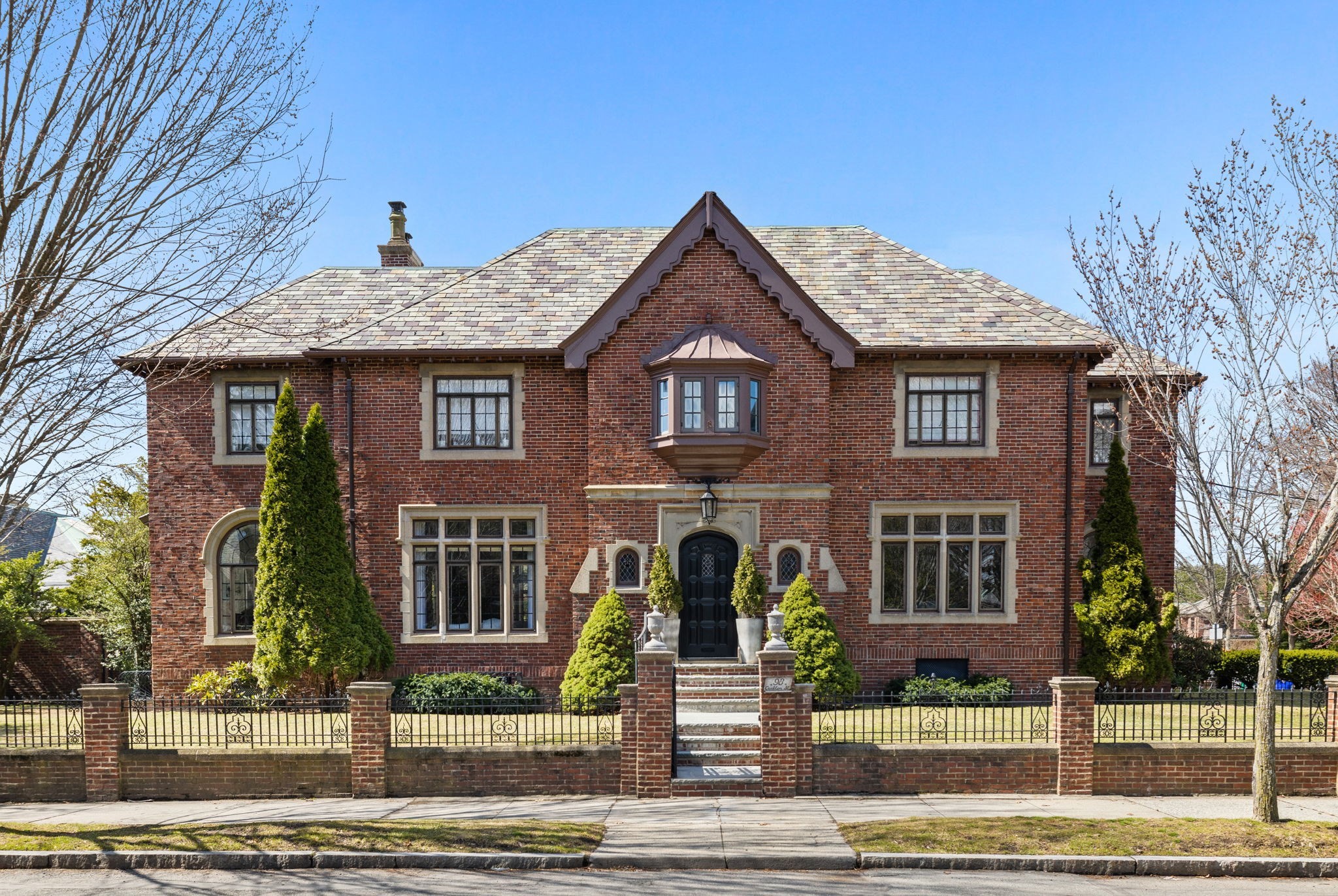 98 Carlton St, Brookline, MA 02446