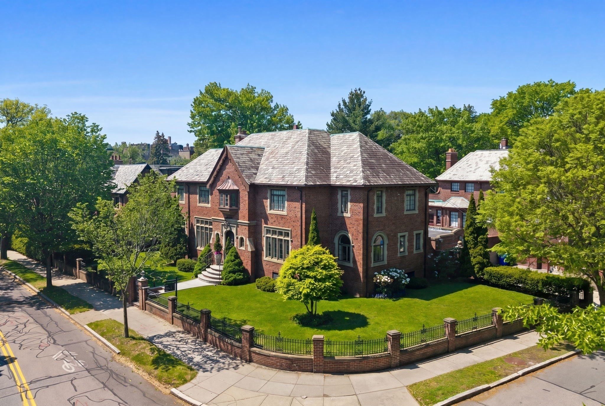 98 Carlton St, Brookline, MA 02446 - Image 2